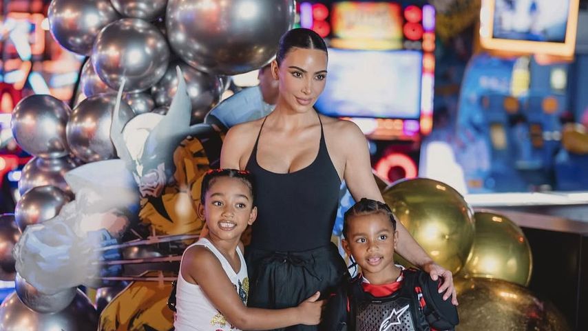 Kim Kardashian mit ihren Kindern Chicago und Psalm, 2025