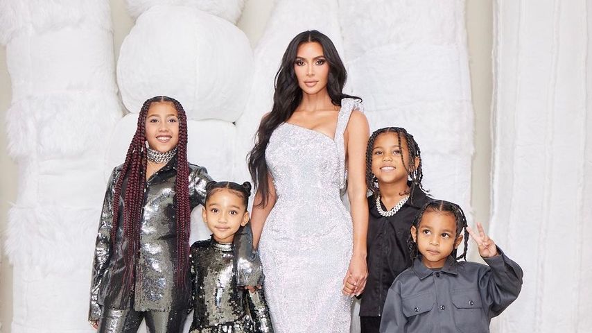 Kim Kardashian mit ihren Kindern North, Chicago, Saint und Psalm