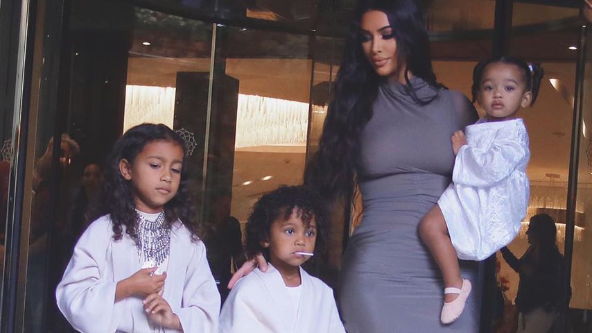 Kim Kardashian mit ihren Kindern North, Saint und Chicago