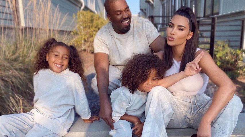 Von Krise keine Spur: Kim Kardashian teilt neues Family-Bild