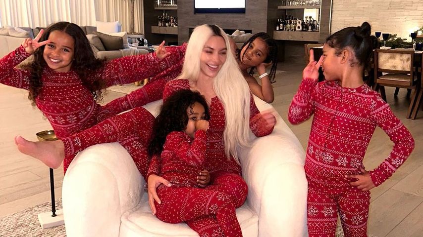 Kim Kardashian mit Saint, Chicago, Dream Kardashian und True Thompson, 2022