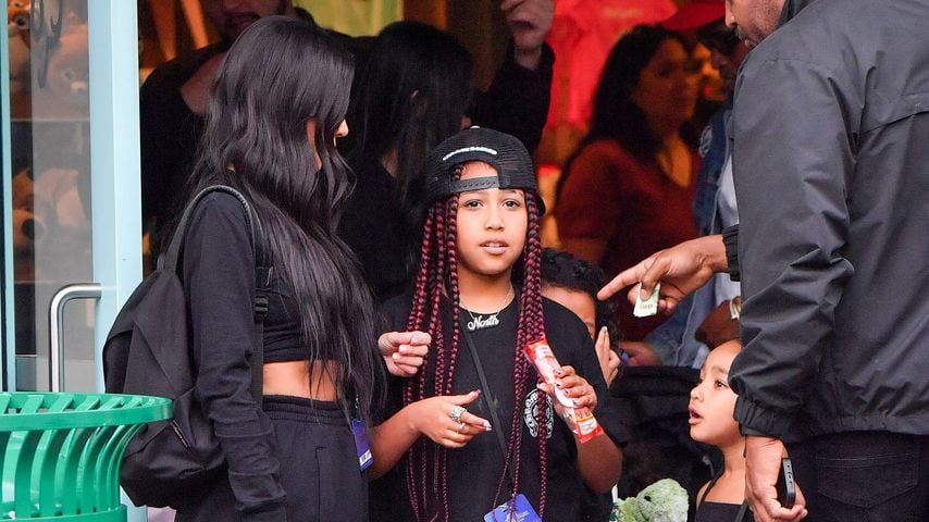 Kim Kardashian mit ihren Töchtern North und Chicago