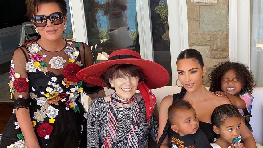 Trotz Ehekrise: Kim K. strahlt bei Familienfeier mit Oma MJ
