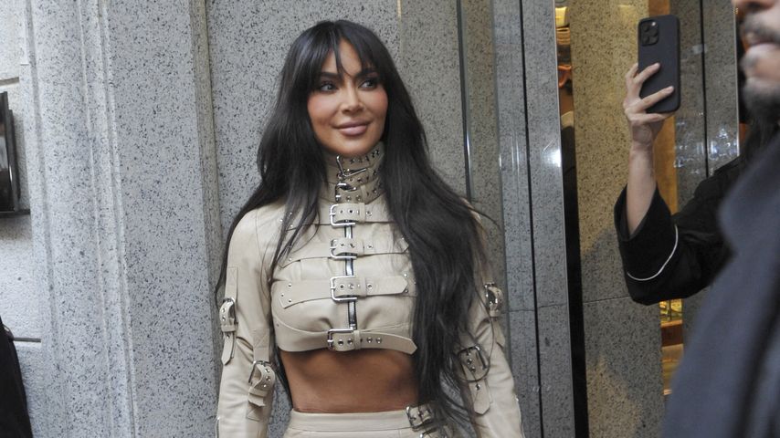 Eng und kurz: So hot ist Kim Kardashian in Mailand unterwegs