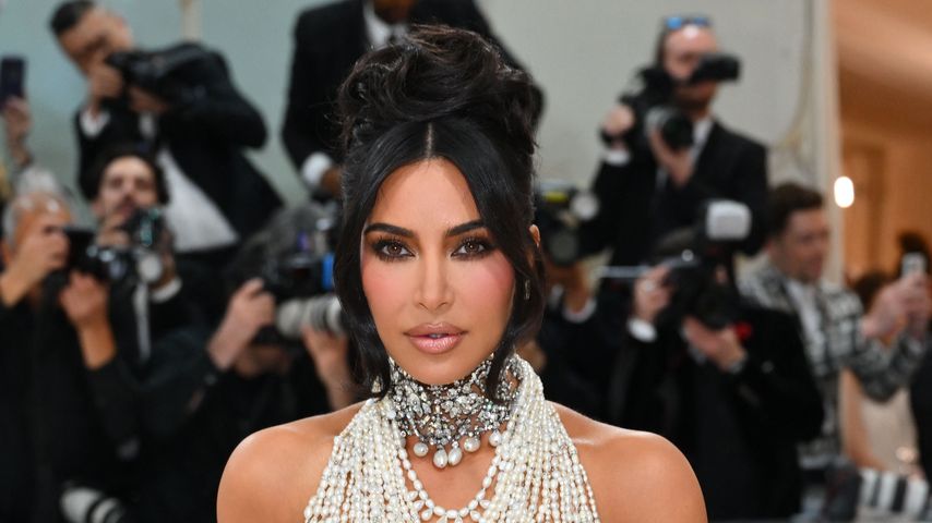 Kim Kardashian stellt Looks für Dolce&Gabbana-Show zusammen!