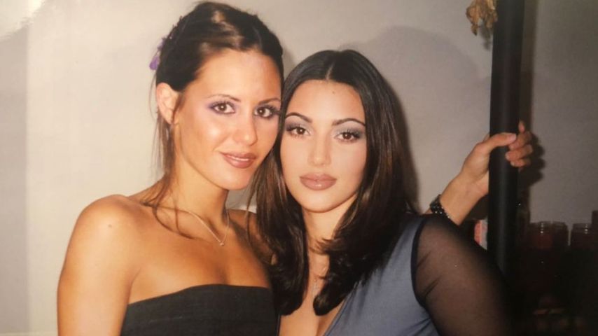 Kim Kardashian mit einer Freundin in jungen Jahren