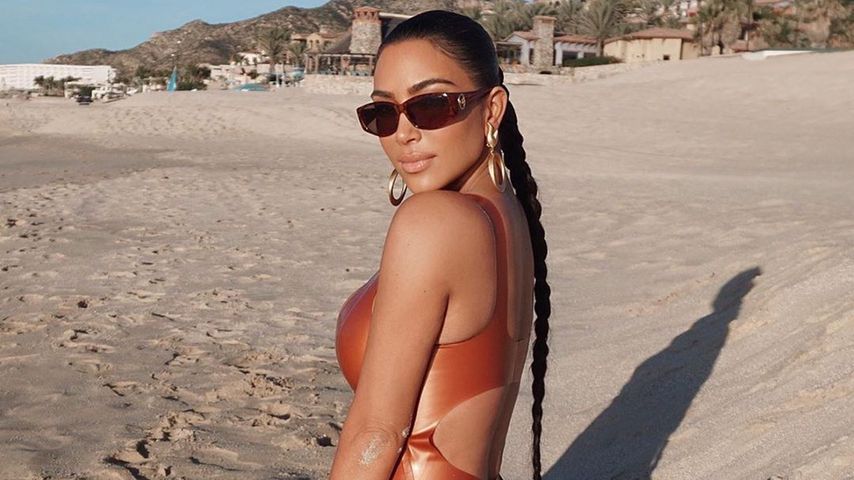 Heiße Strandshow im Urlaub: Kim Kardashian teilt Bikini-Pics