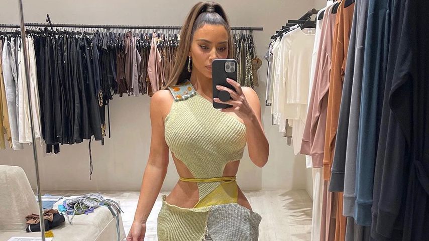 "Schicker Teppich": Fans spotten über Kim Kardashians Outfit