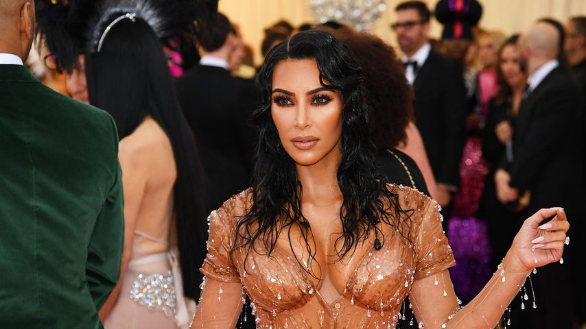 XXS-Taille dank Rippenentfernung? Kim K. spricht Klartext!