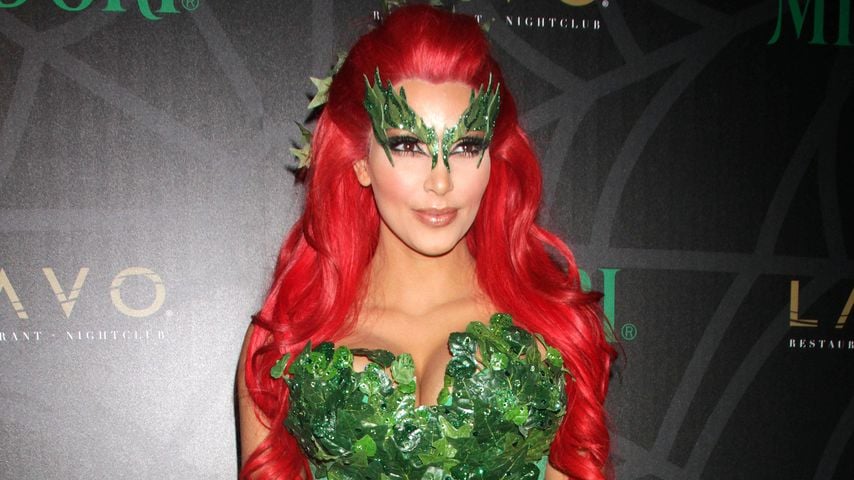 Kim Kardashian im Poison-Ivy-Kostüm bei der Midori Green Halloween-Party in New York, 2011
