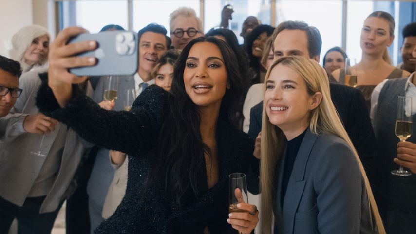 Kim Kardashian und Emma Roberts, Schauspielerinnen