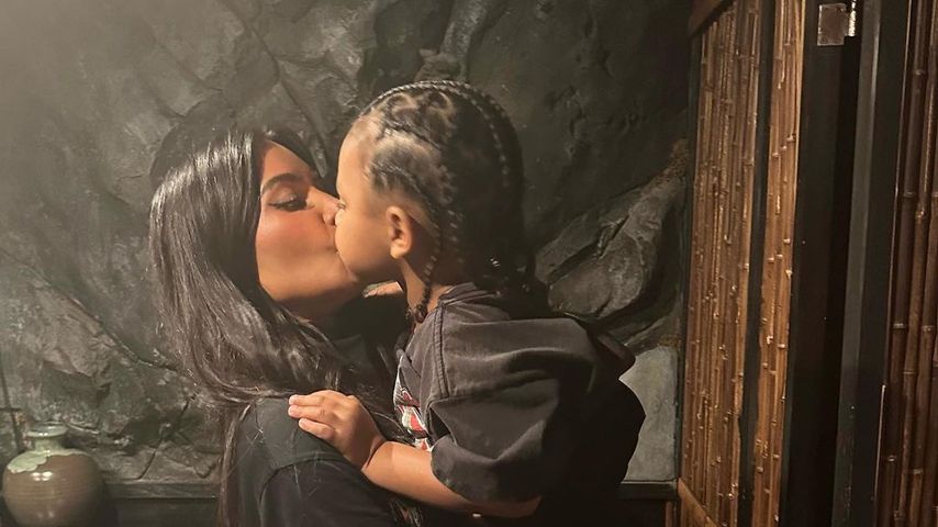 Kim Kardashian und ihr Sohn in Japan