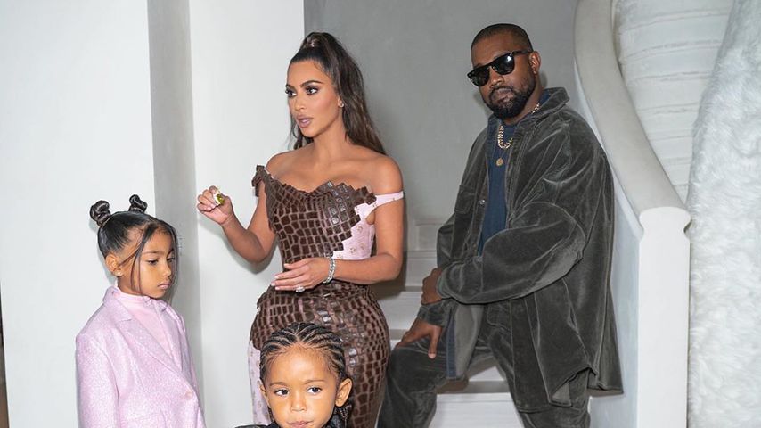 Kim Kardashian mit Ehemann Kanye und den Kids North und Saint