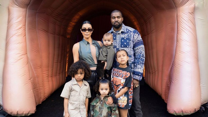 Kim Kardashian und Kanye West mit ihren Kindern