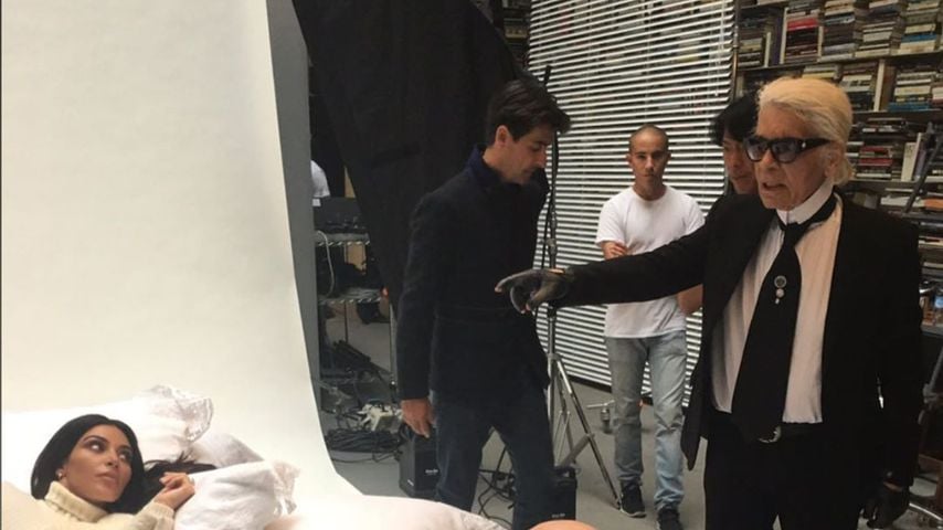 Kim Kardashian und Karl Lagerfeld am Set