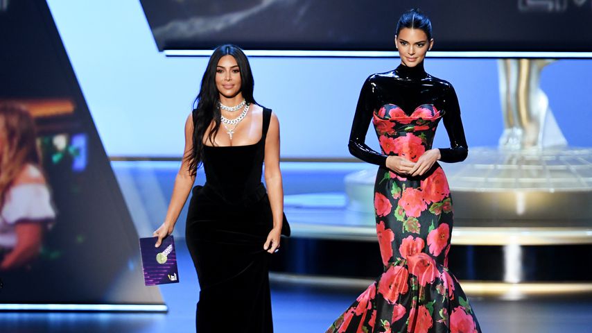 Kim Kardashian und Kendall Jenner bei den Emmy Awards 2019