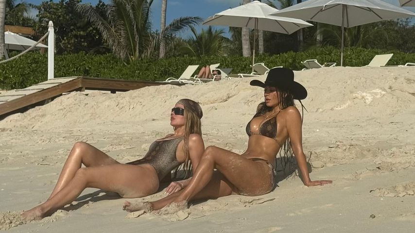 Khloé und Kim Kardashian im Urlaub
