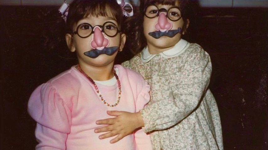 Kim Kardashian und Kourtney Kardashian in jungen Jahren