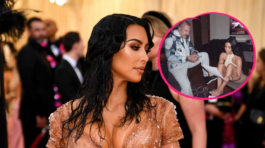Hier designt Thierry Mugler Kim K.s legendären Met-Look!