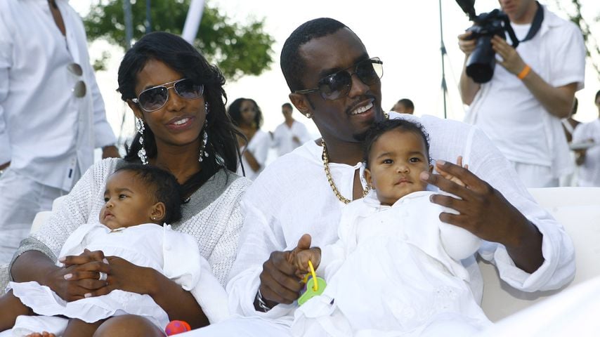 Kim Porter und Diddy mit ihren Zwillingen D'Lila und Jessie James, 2007