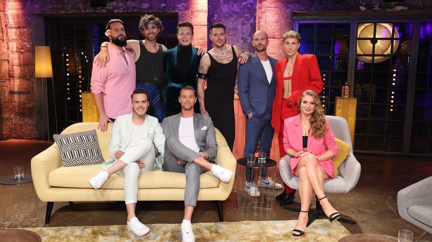 Kim Tränka mit Lola Weippert und "Prince Charming"-Kandidaten bei der Wiedersehensshow