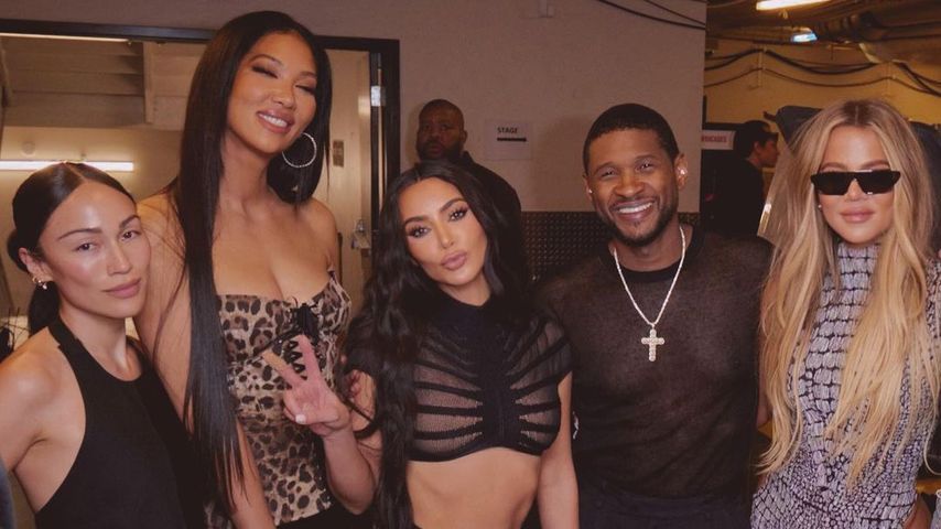 Kim und Khloé Kardashian mit Usher und ihren Freundinnen im Mai 2023