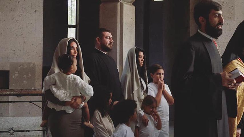 Kim und Kourtney Kardashian mit ihren Kindern in Armenien. 2019