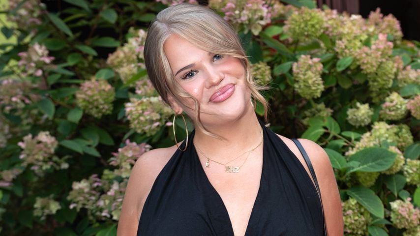 Kim Viktoria Koch bei Katja Krasavices 30. Geburtstag im Ballhaus Berlin