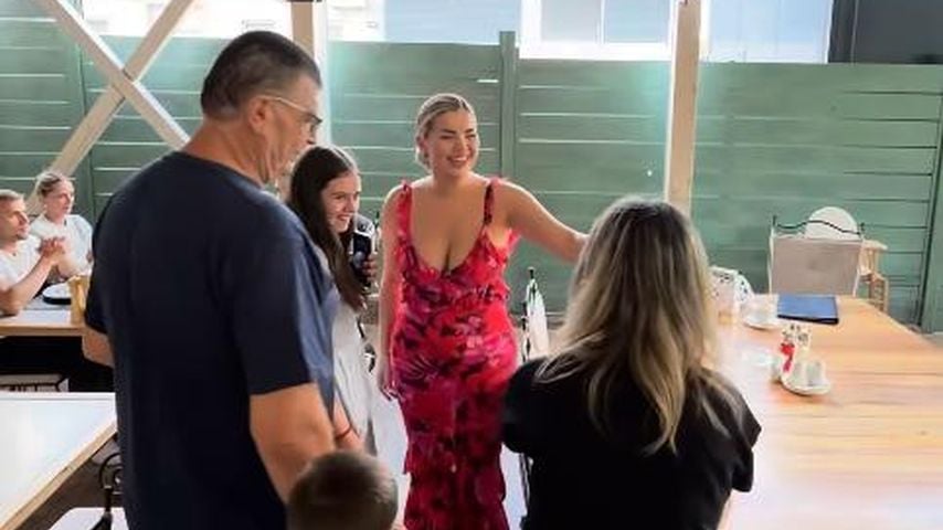 Kim Virginia Grey mit der Familie von Nikola Grey, Juli 2026