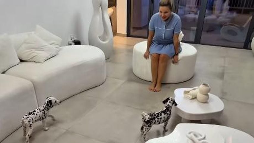 Kim Virginia Hartung mit ihren Hunden, Oktober 2025