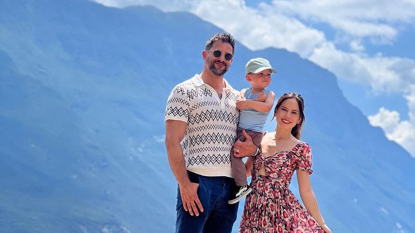 Kimberly Daugherty und Brant Daugherty mit ihrem Kind