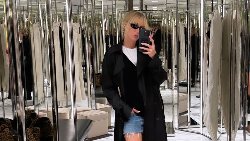 Kimberly Stewart setzt ihren Babybauch gekonnt in Szene