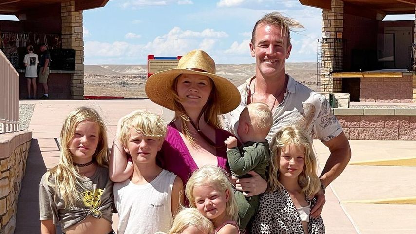 Kimberly und James Van Der Beek mit ihren sechs Kindern im Juli 2022