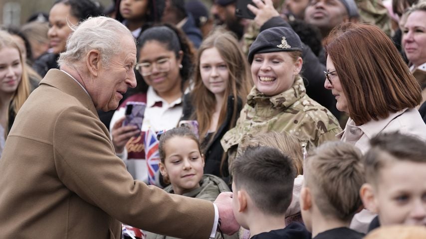 Trotz Andrew-Skandal: König Charles beim Truppenbesuch