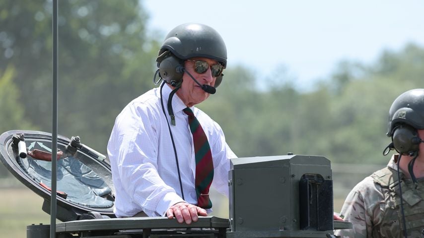 Royaler Besuch: König Charles gibt Gas im britischen Panzer