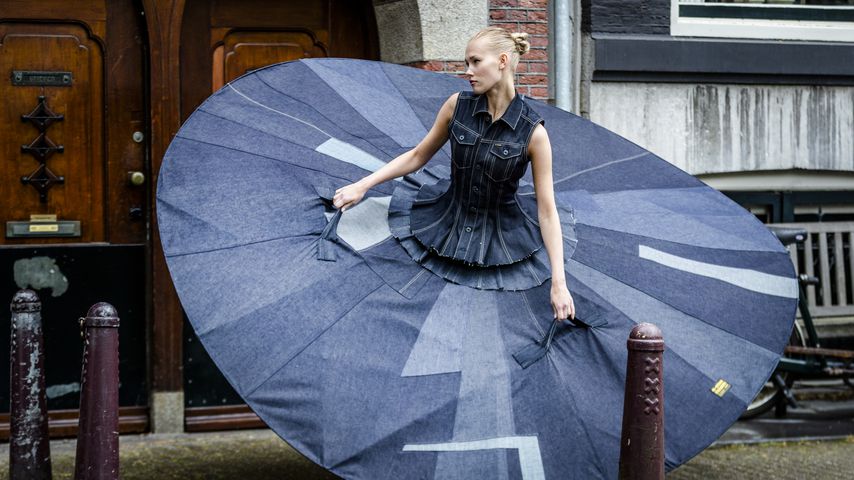 Kira Hilli mit XXL-Jeans-Tutu