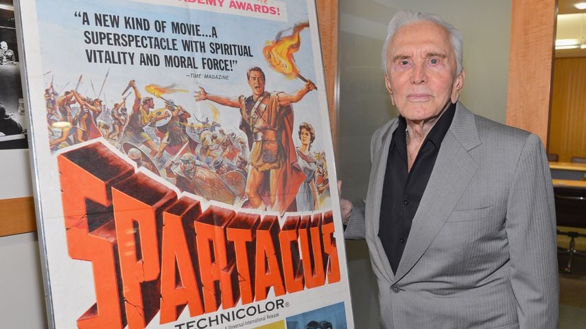Kirk Douglas hat 1991 einen Hubschrauber-Absturz überlebt