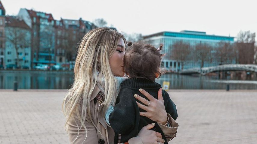 Kisu mit ihrer Tochter Milena in Köln