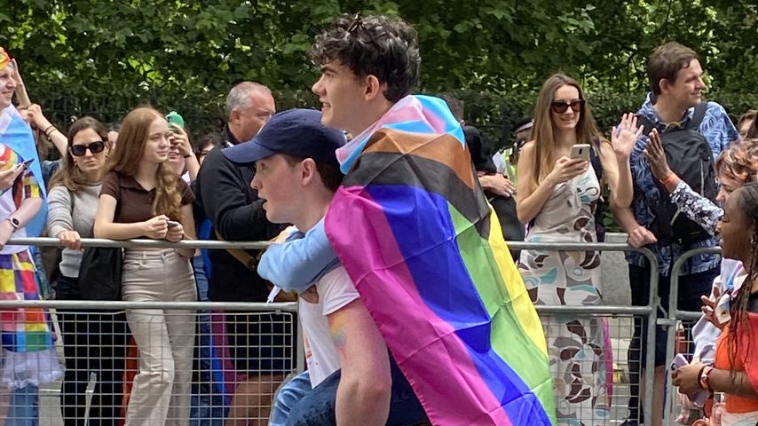 Kit Connor und Joe Locke bei der Pride-Parade in London 2022