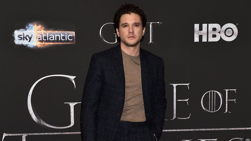 Fans & Frau Rose lachen: Kit Harington ohne Bart nicht heiß?