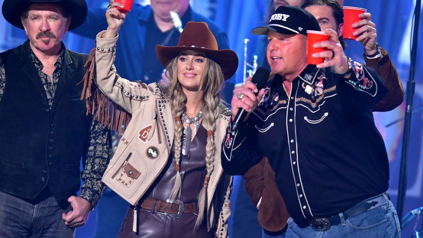 Kix Brooks, Lainey Wilson und Roger Clemens ehren Toby Keith bei den CMT Awards 2024