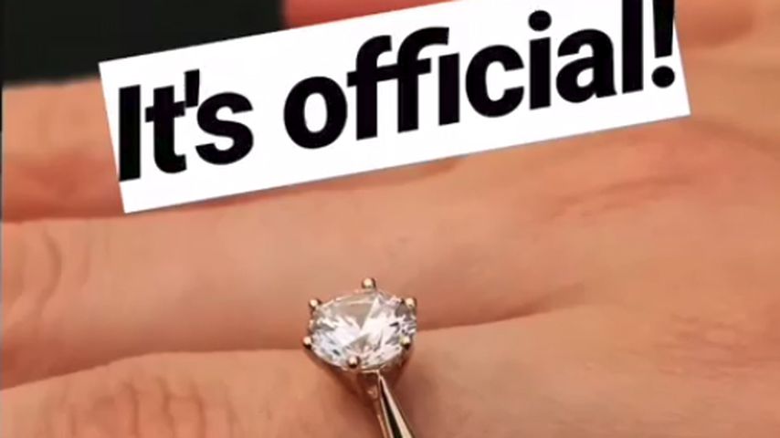 Klaudia mit K's Verlobungsring