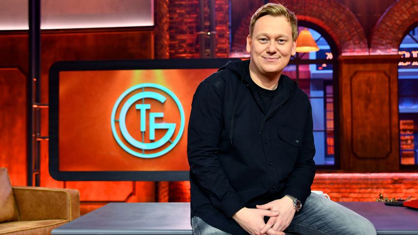 Knossi in seiner eigenen Late-Night-Show "Täglich frisch geröstet"