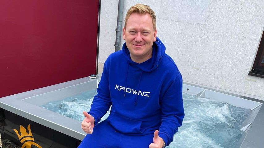 Knossi, Entertainer