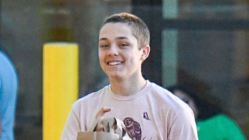 Mit breitem Grinsen: Knox Jolie-Pitt geht einkaufen in L.A.