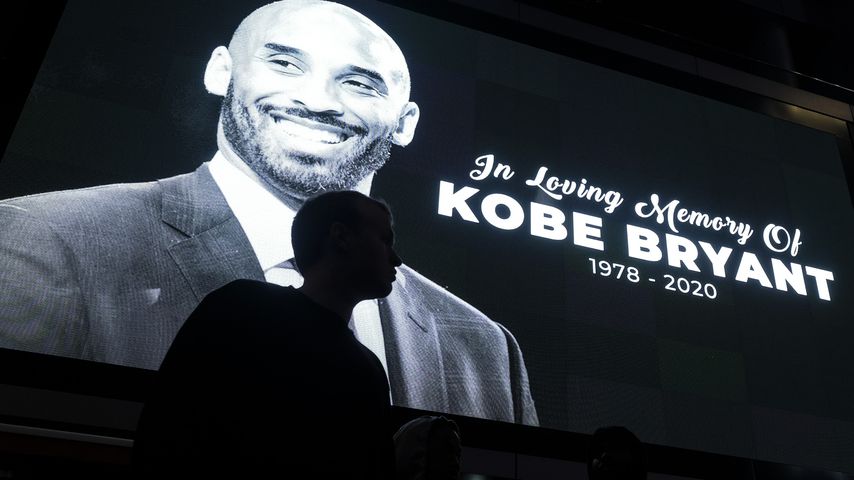 Kobe Bryants Gedenktafel am Staples Center in Los Angeles