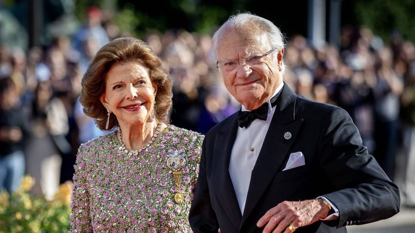 Königin Silvia und König Carl Gustaf treffen zum Goldhochzeitskonzert an der Königlichen Oper in Stockholm ein
