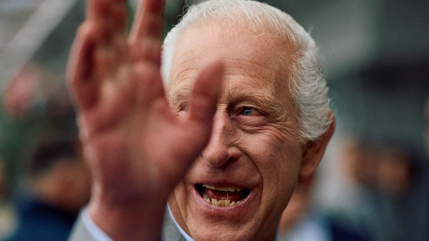 König Charles beim Pferderennen in Epsom