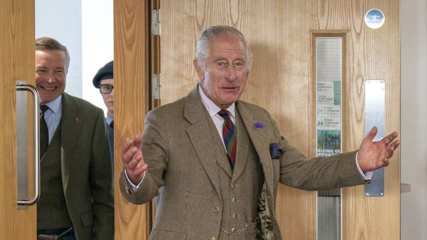 König Charles bringt Arbeiter mit morbidem Witz zum Lachen