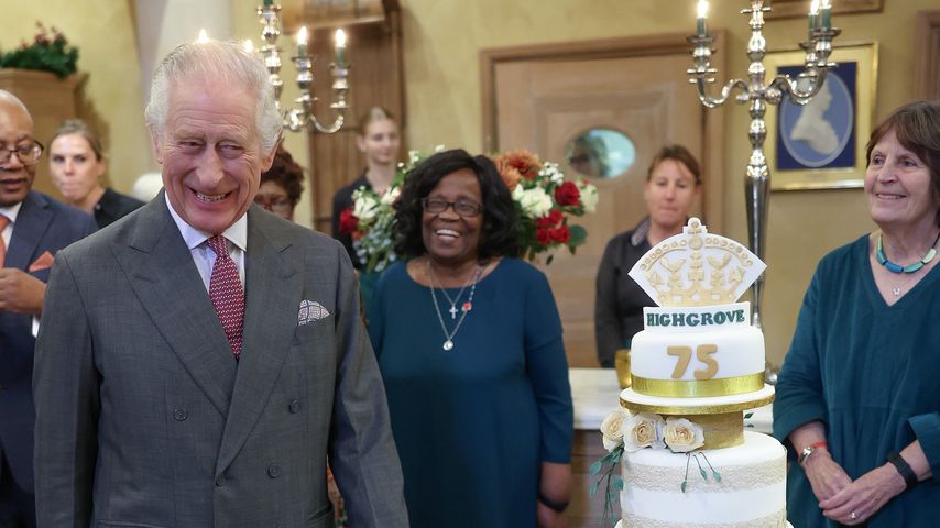 König Charles wird mit XXL-Geburtstagstorte überrascht!